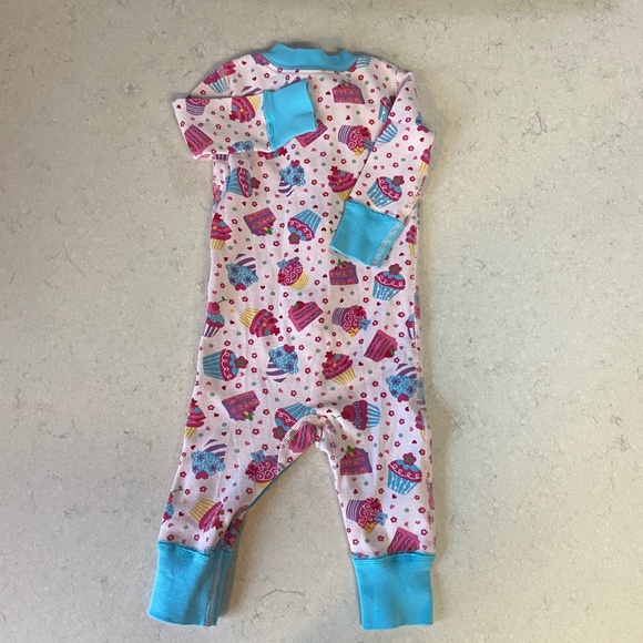 Hanna Andersson Sleeper Pajamas Cupcakes 🧁 6-9m - Picture 8 of 10